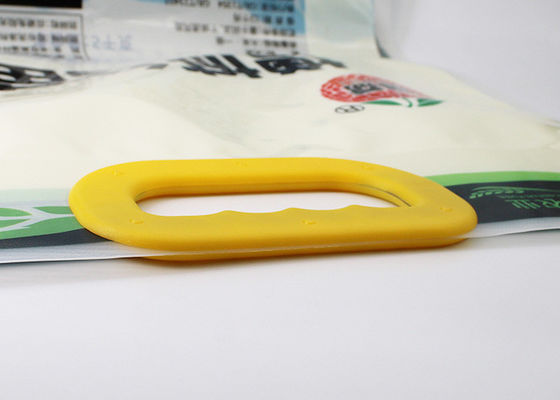 کیف های پلاستیکی Snap - On Type PP چند رنگی را در بسته های آرد برنج 5 کیلوگرم بسته بندی می کنند