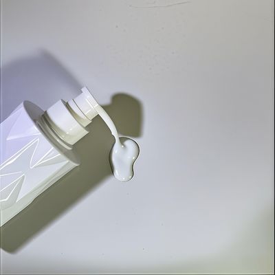 بطری آرایشی PET با شکل شیشه ای با پمپ فشاری و لوگوی سفارشی حداقل سفارش 5000 عدد، تحویل 15-35 روز