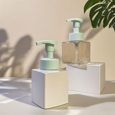 بطری پمپ لوشن آرایشی مربع با مواد PET و پمپ فشار برای بسته بندی مراقبت از پوست